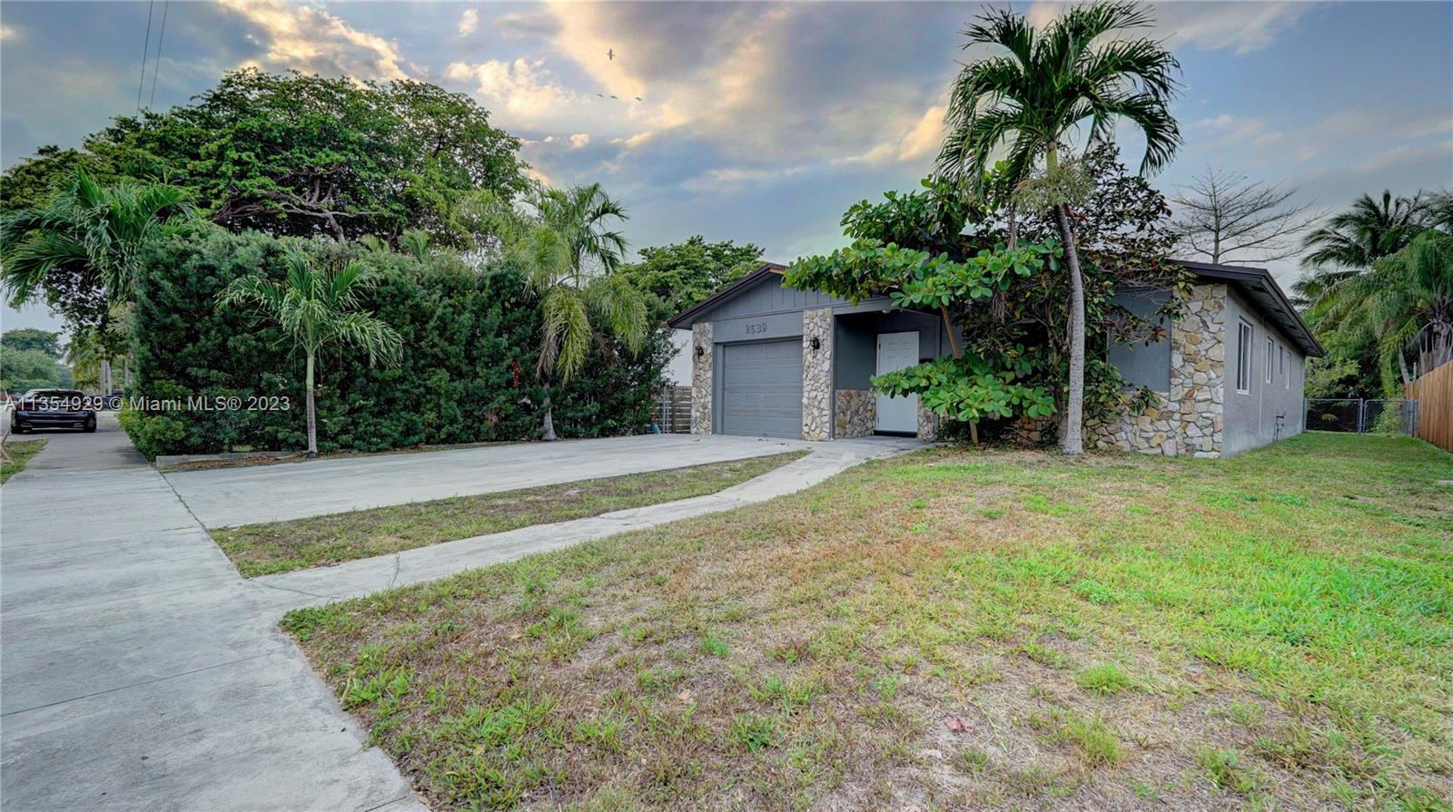 HOLLYWOOD LITTLE RANCHES - Residential Lease