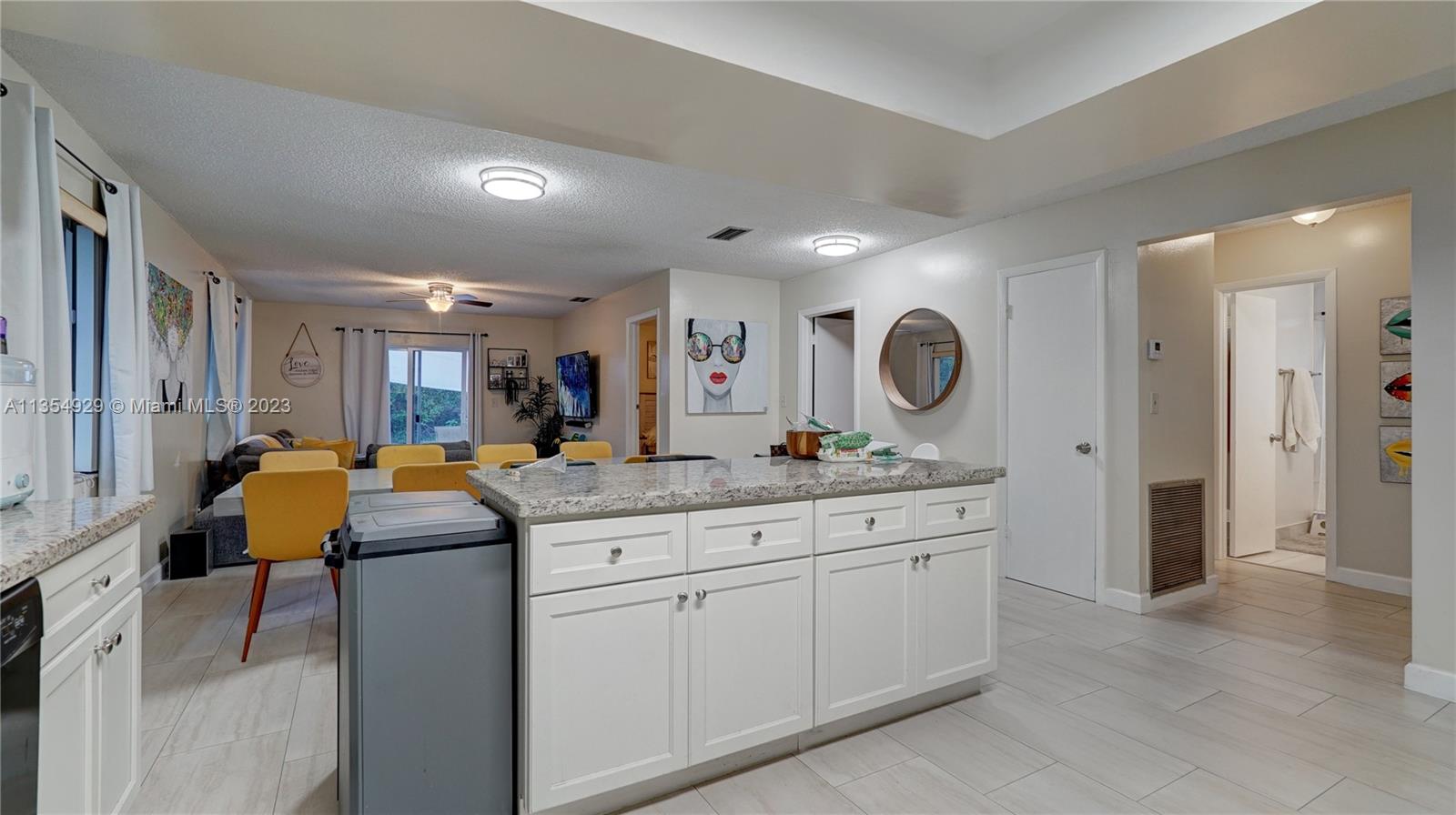 HOLLYWOOD LITTLE RANCHES - Residential Lease