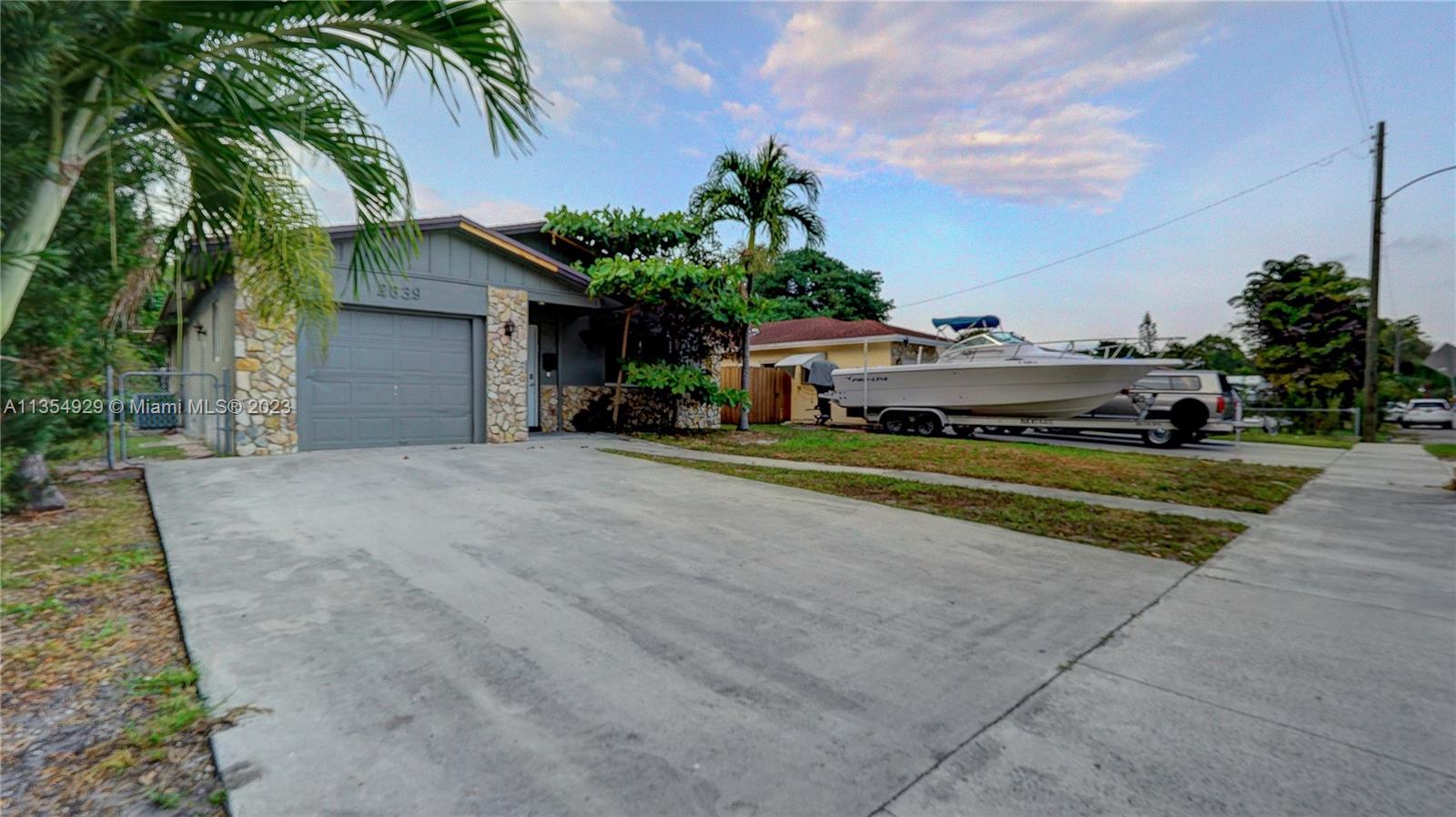 HOLLYWOOD LITTLE RANCHES - Residential Lease