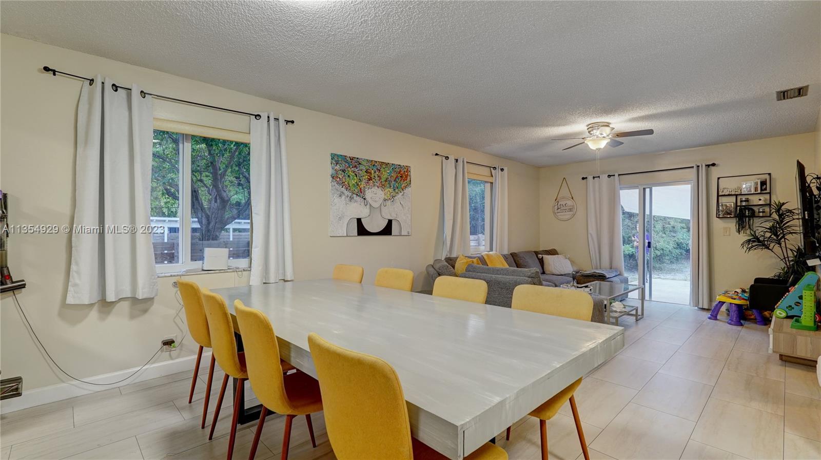 HOLLYWOOD LITTLE RANCHES - Residential Lease