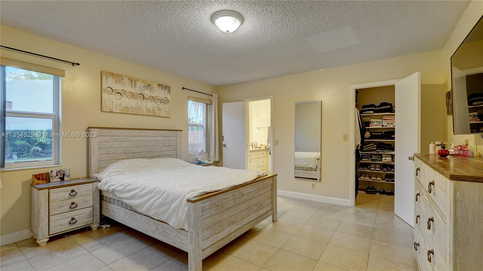 HOLLYWOOD LITTLE RANCHES - Residential Lease