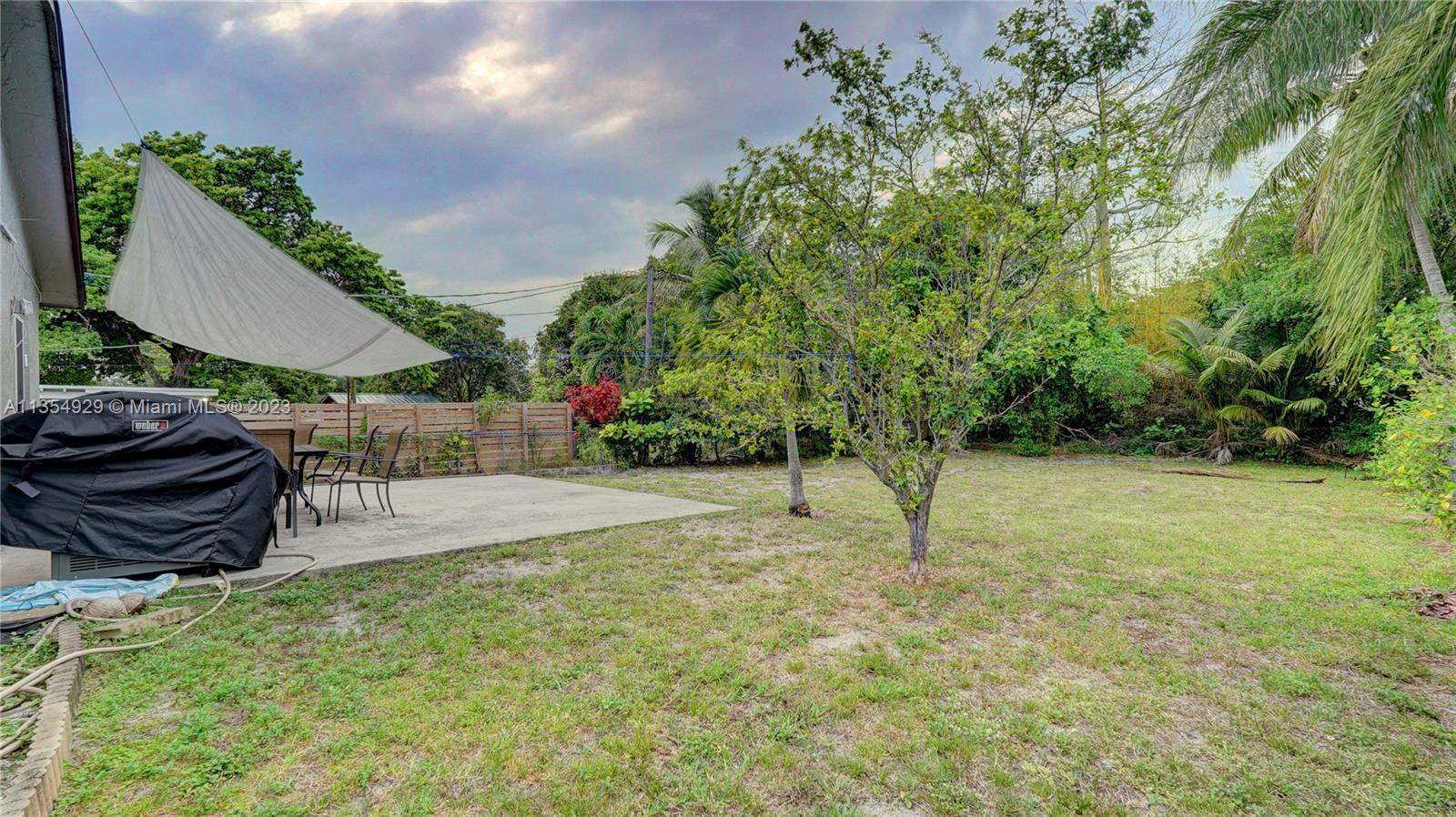 HOLLYWOOD LITTLE RANCHES - Residential Lease