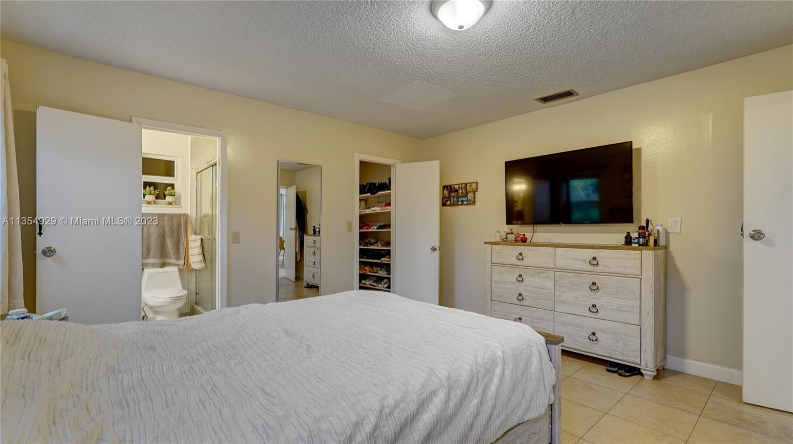 HOLLYWOOD LITTLE RANCHES - Residential Lease