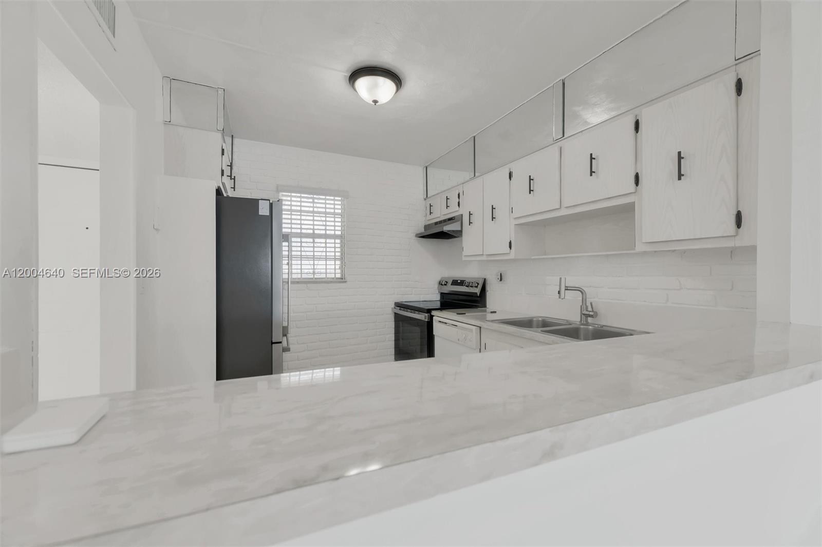 PARKSIDE TOWERS CONDO - Residential