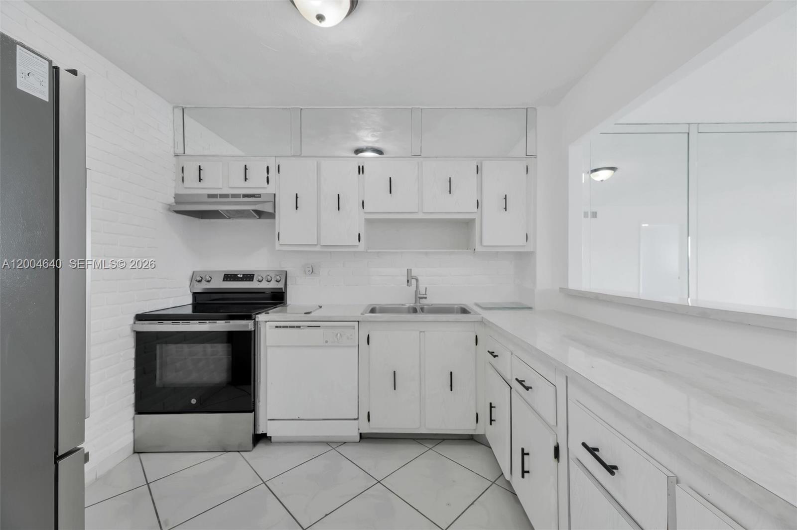 PARKSIDE TOWERS CONDO - Residential