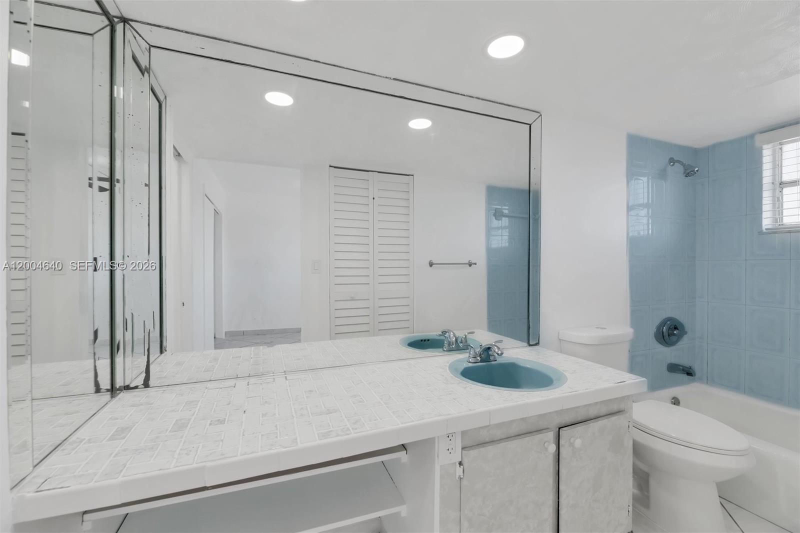 PARKSIDE TOWERS CONDO - Residential