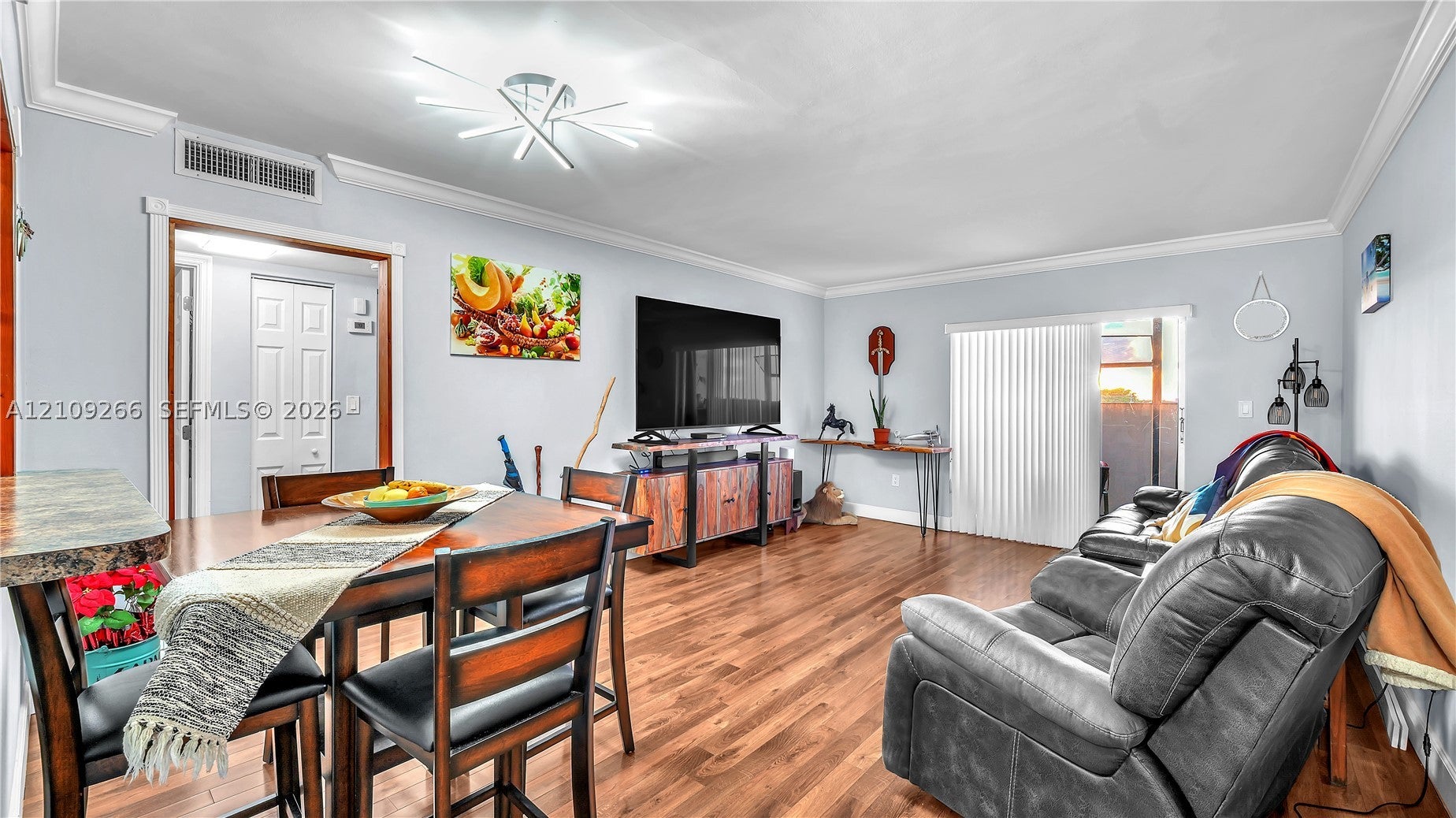 1075 W 68th St