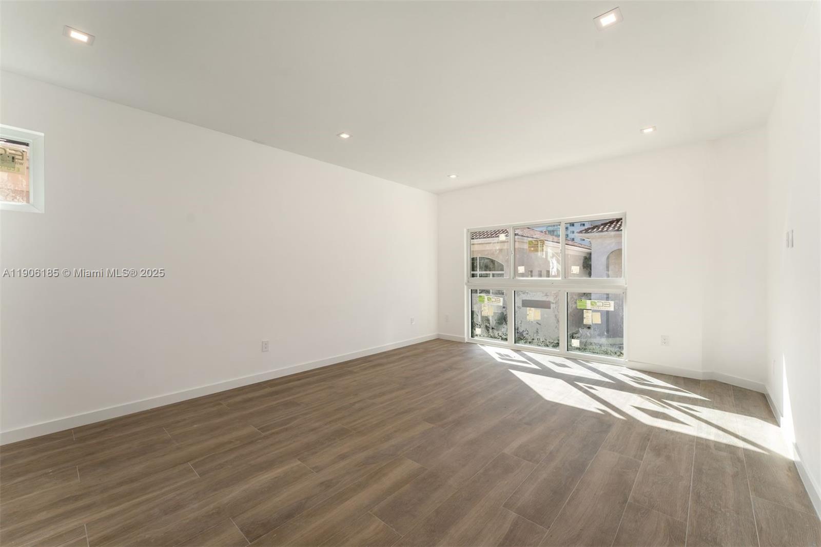 GOLDEN GATE ESTATES & MAR - Residential