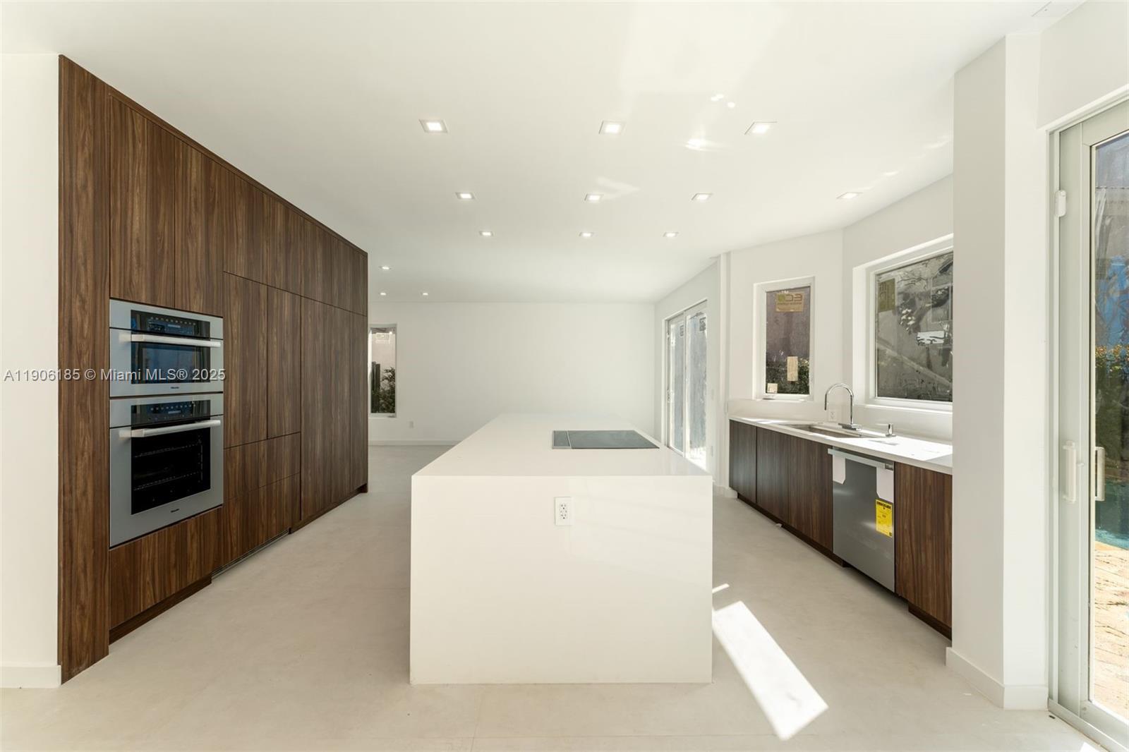 GOLDEN GATE ESTATES & MAR - Residential