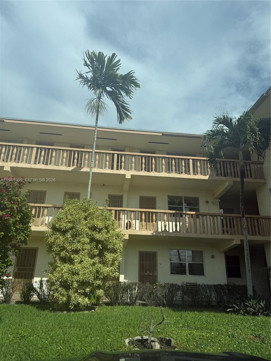 Deluxe model apartment in a 55+ community, very clean, bright, spacious, with a balcony, considerably renovated, kitchen is beautiful (refrigerator fairly new). All furniture included in the price. Only cash buyers please. Great neighborhood of North Miami Beach. Rental restriction apply: no rentals during the first year of ownership after new owner has the option to rent it out once a year for up to 3 months. Winter or year around residence. Fully furnished. Taxes and land lease conveniently included in the monthly maintenance. Brokers read remarks. Ty