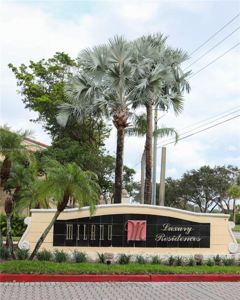 Condominium in West Palm Beach FL 1733 Village Blvd.jpg
