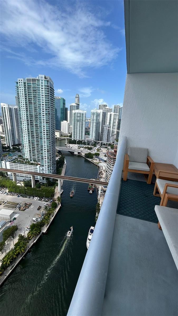 185 Sw 7th St 3701, Miami, Broward County, Florida - 2 Bedrooms  
3 Bathrooms - 