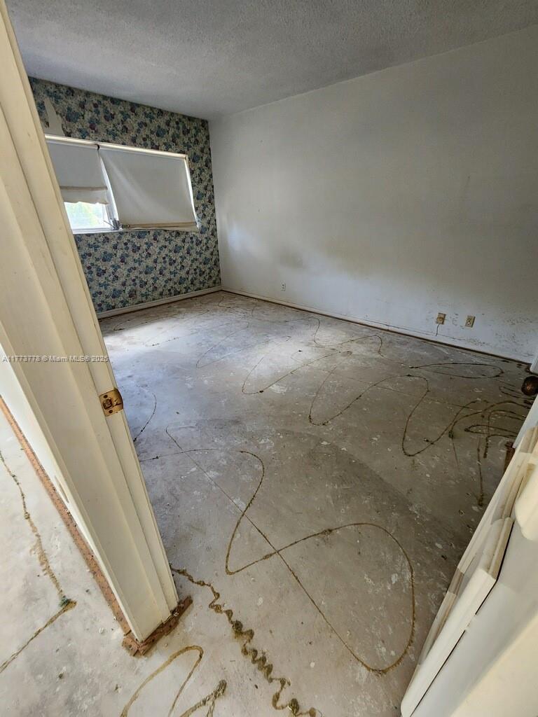 1201 Hillcrest Ct 204