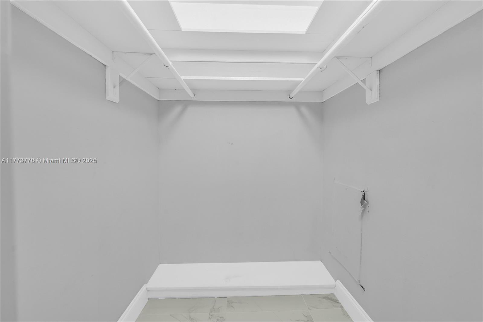 HILLCREST COUNTRY CLUB AP - Residential