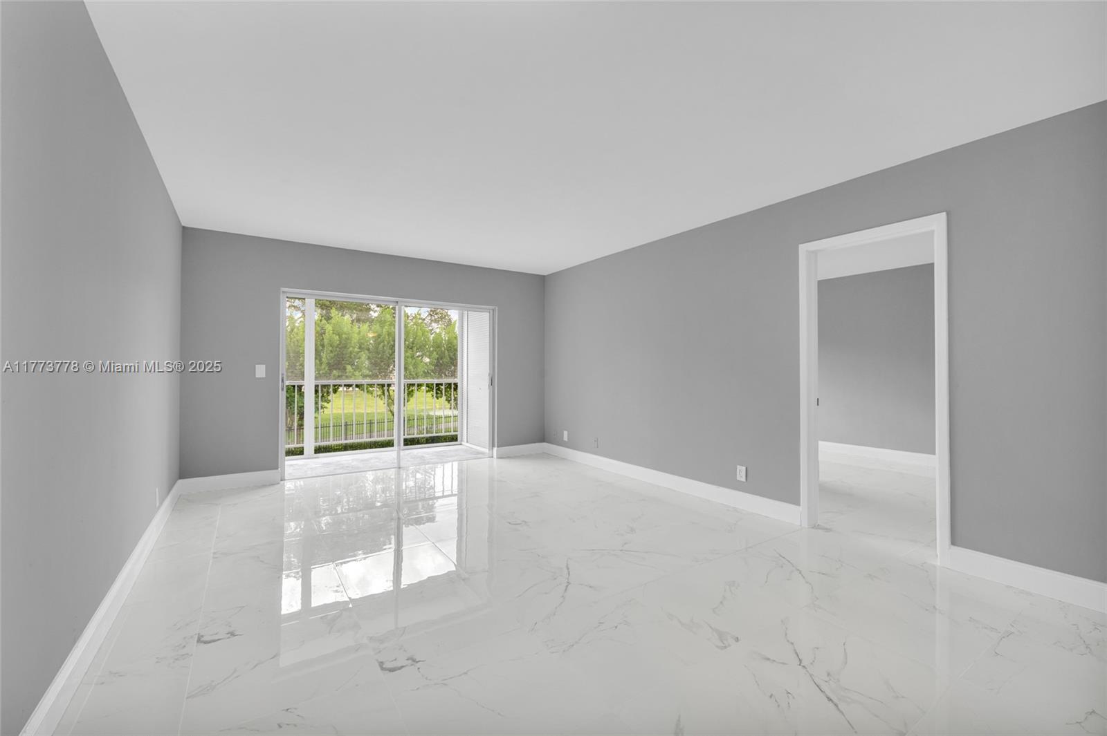 HILLCREST COUNTRY CLUB AP - Residential