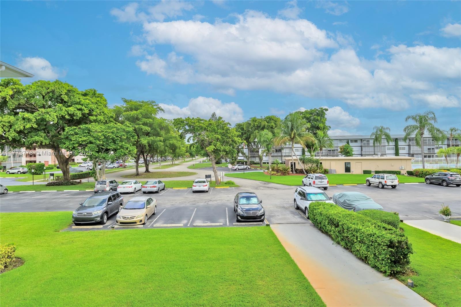 HILLCREST COUNTRY CLUB AP - Residential