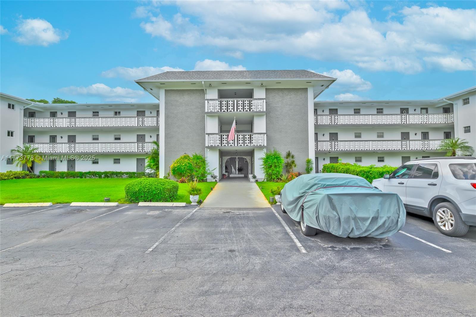 HILLCREST COUNTRY CLUB AP - Residential