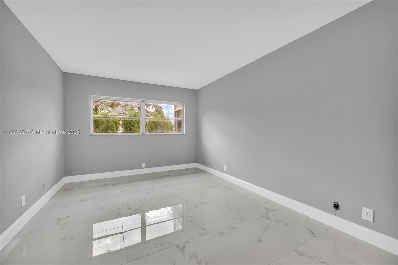 HILLCREST COUNTRY CLUB AP - Residential