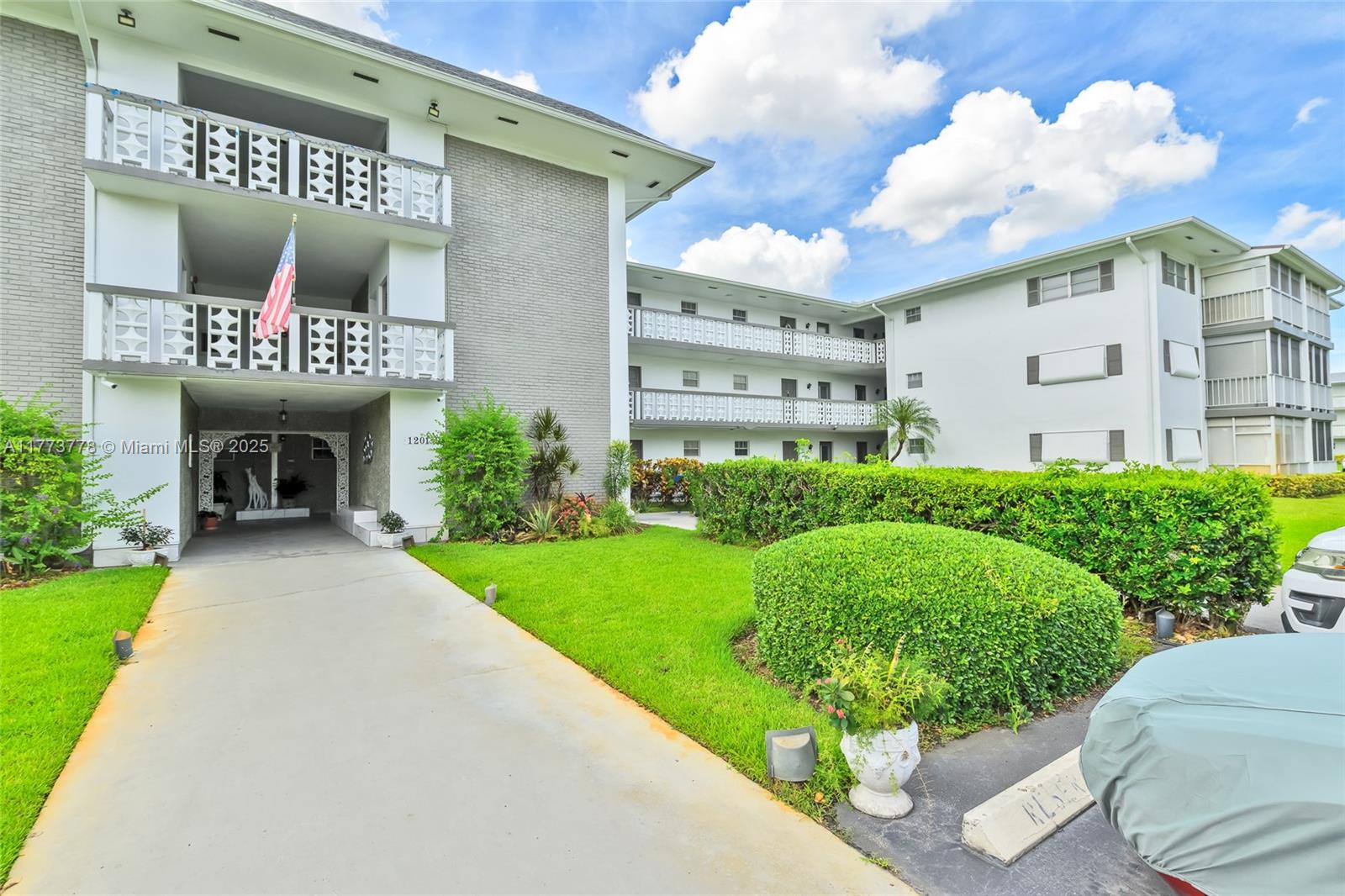 HILLCREST COUNTRY CLUB AP - Residential