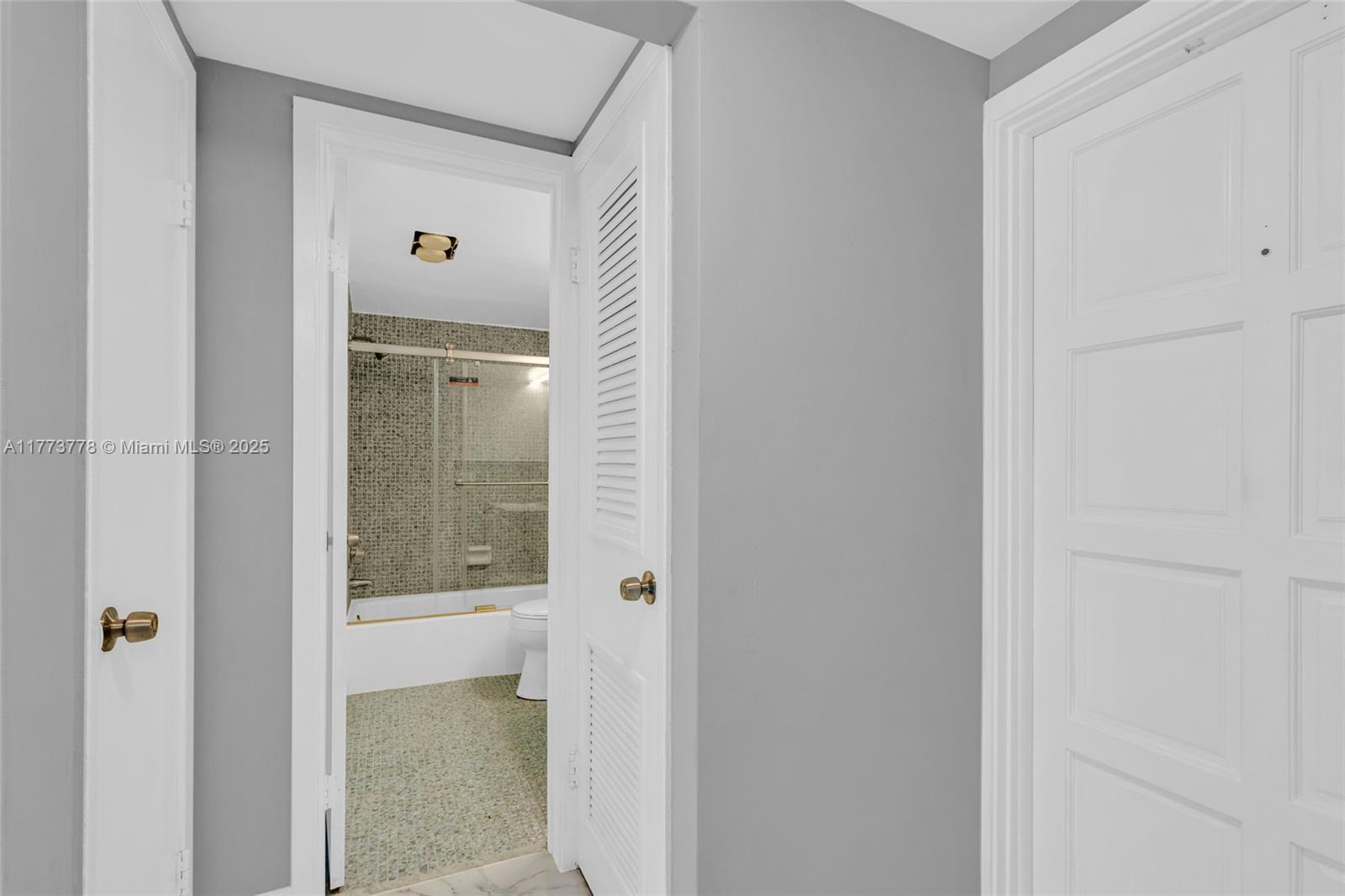 HILLCREST COUNTRY CLUB AP - Residential