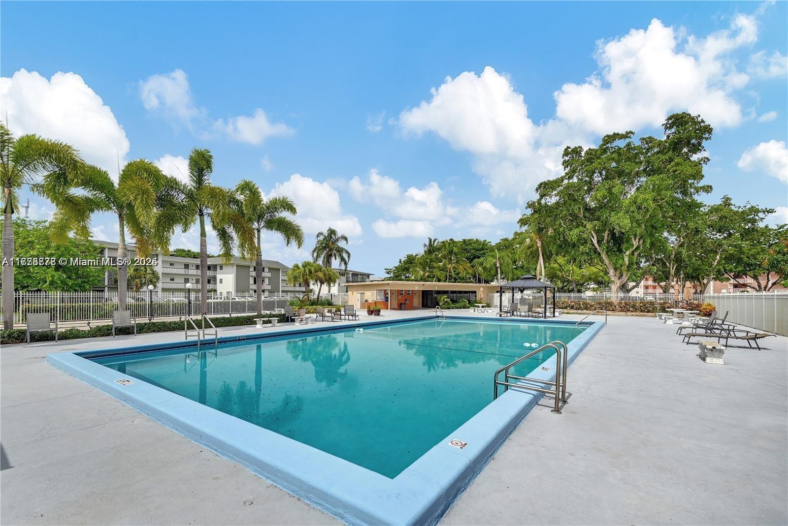 HILLCREST COUNTRY CLUB AP - Residential