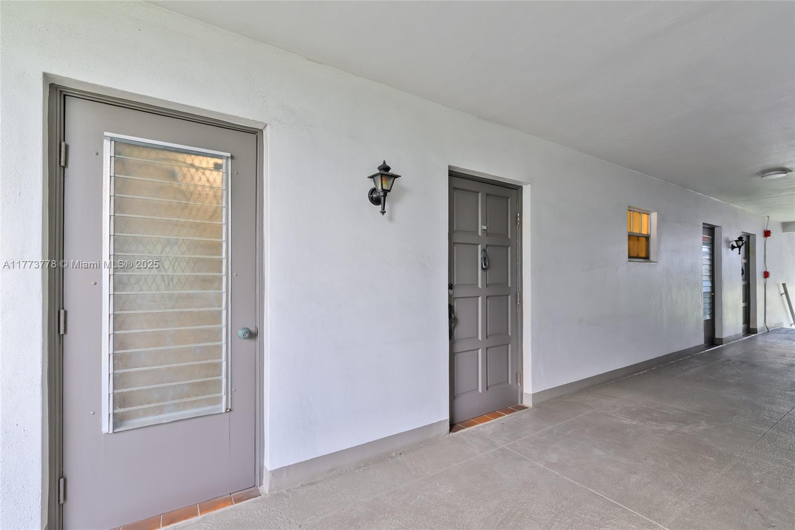 HILLCREST COUNTRY CLUB AP - Residential