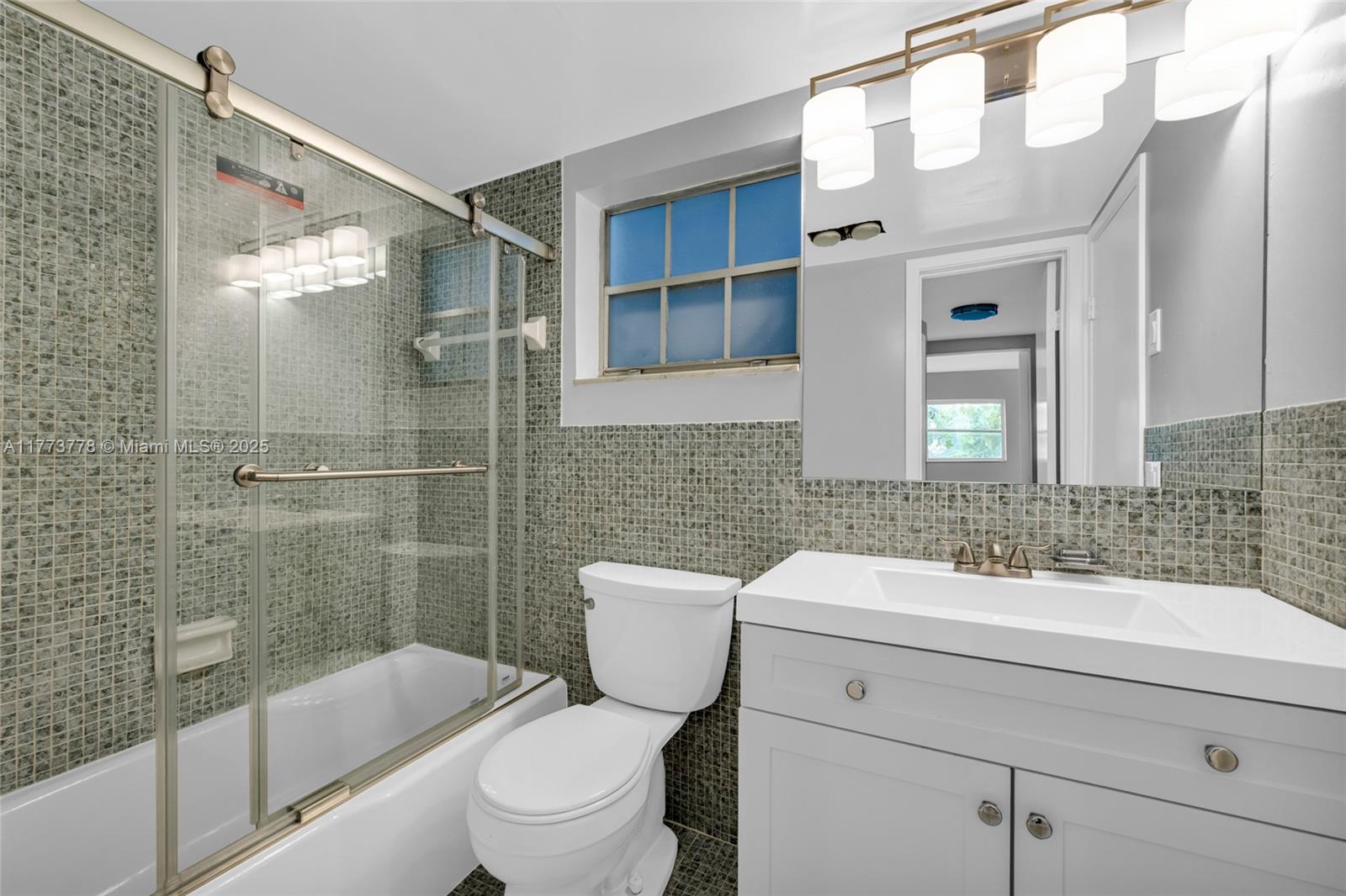 HILLCREST COUNTRY CLUB AP - Residential