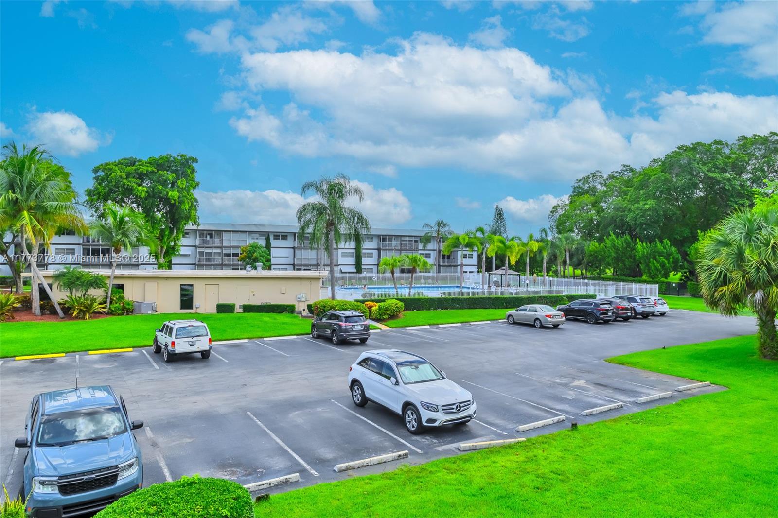 HILLCREST COUNTRY CLUB AP - Residential