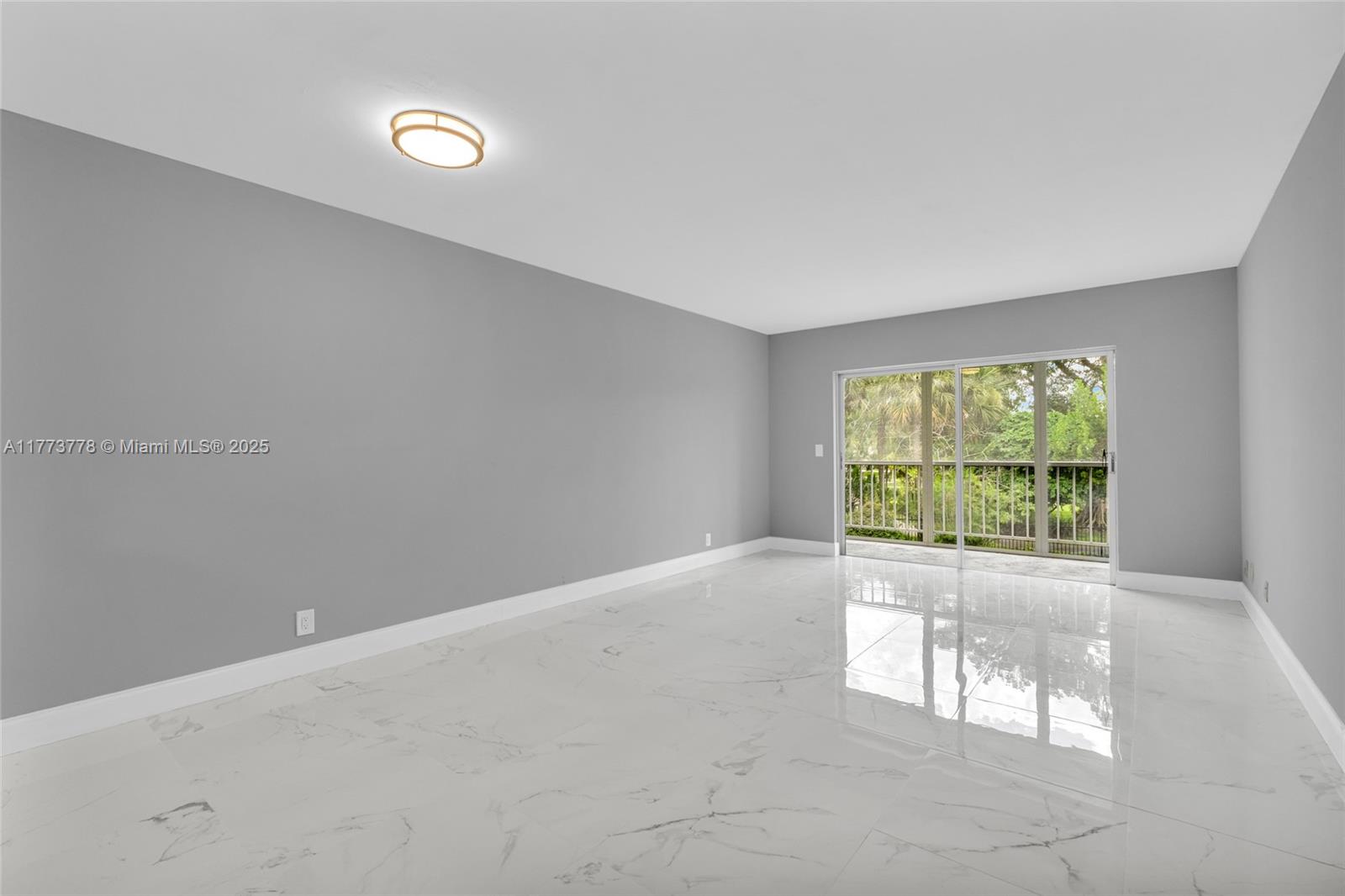 HILLCREST COUNTRY CLUB AP - Residential