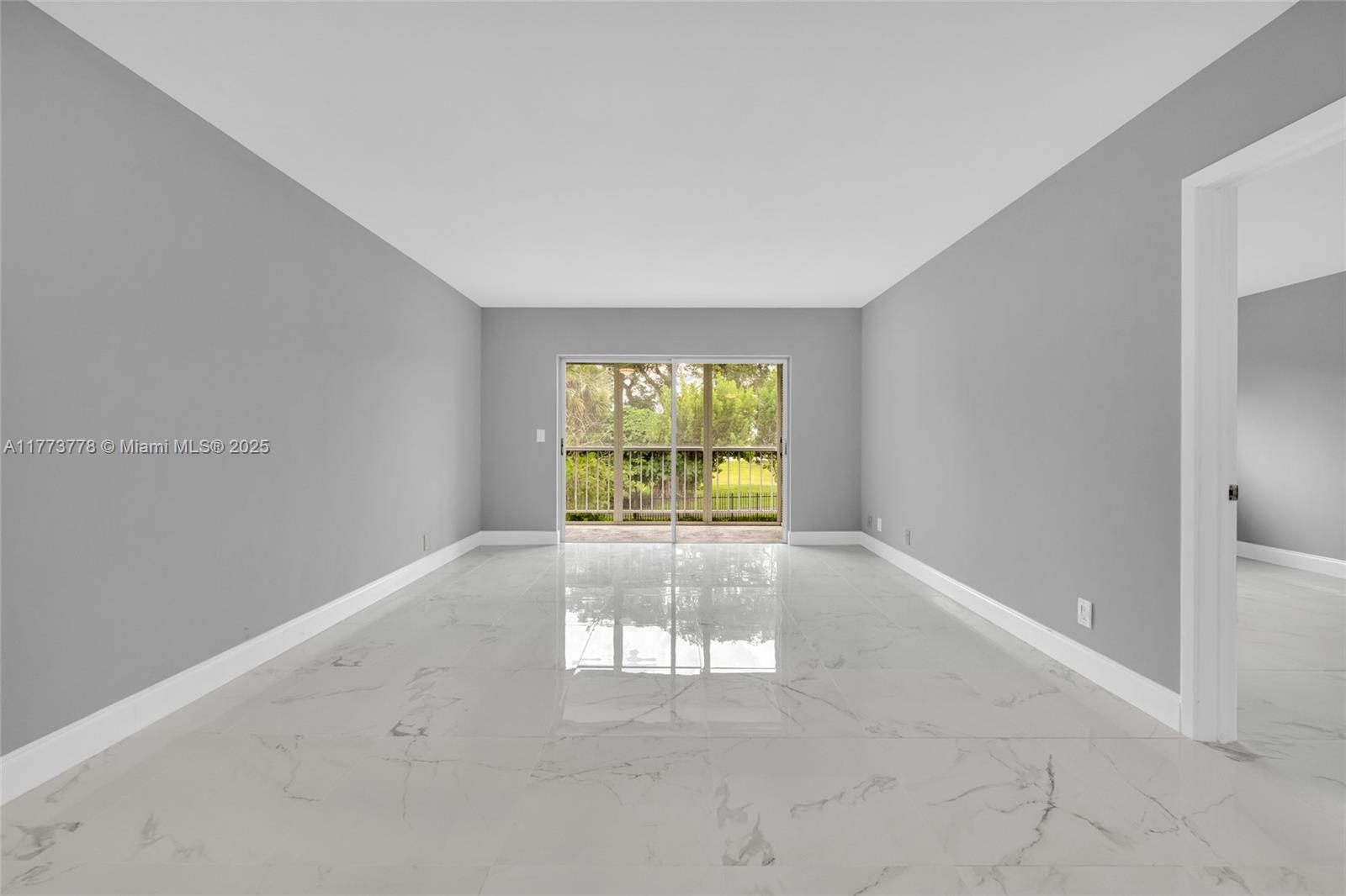 HILLCREST COUNTRY CLUB AP - Residential