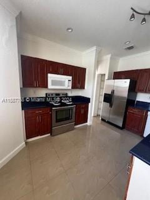 Single Family Residence in Homestead FL 24587 109th Ave Ave 5.jpg