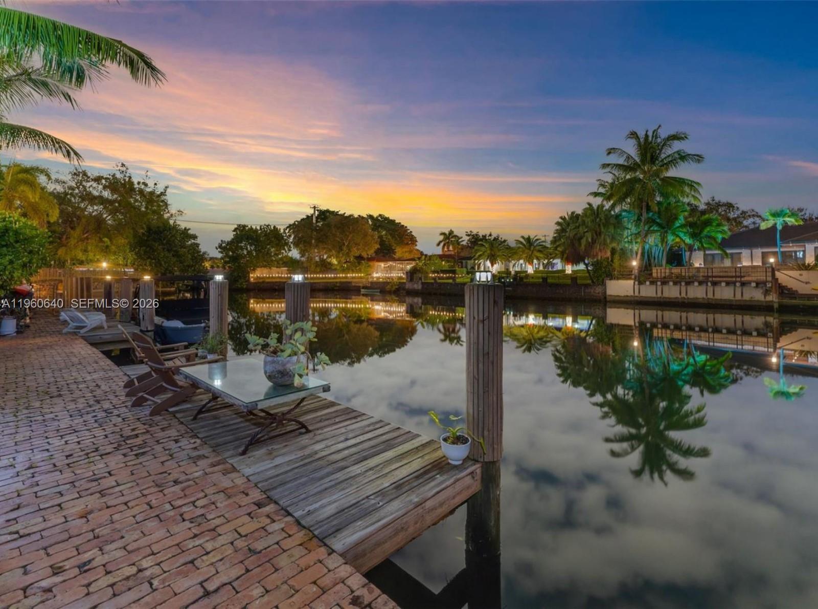 GABLES WATERWAY TOWN - Residential