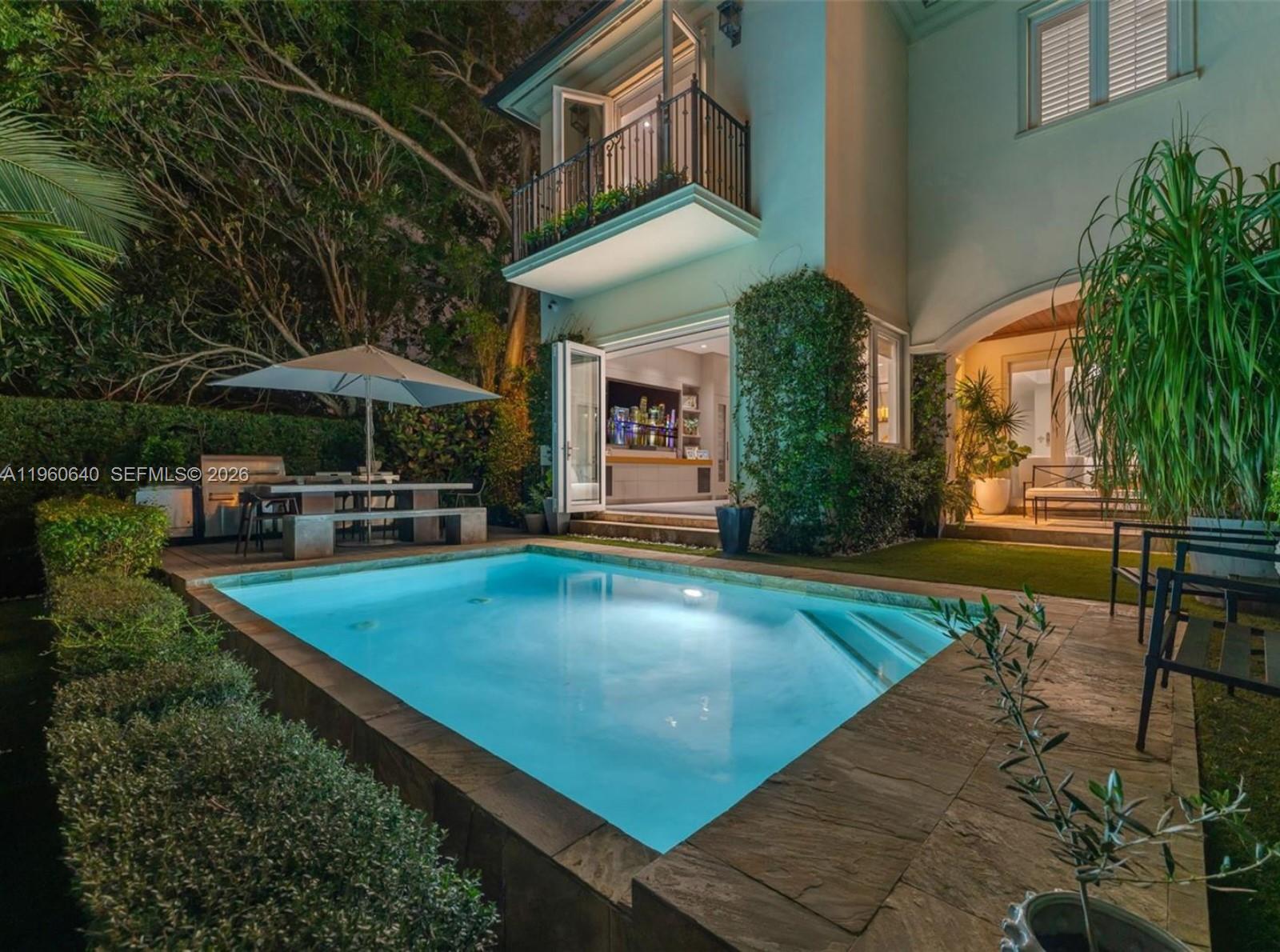 GABLES WATERWAY TOWN - Residential