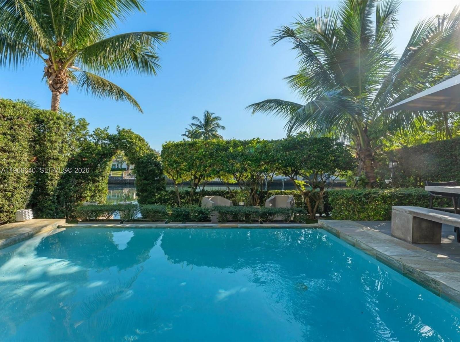 GABLES WATERWAY TOWN - Residential