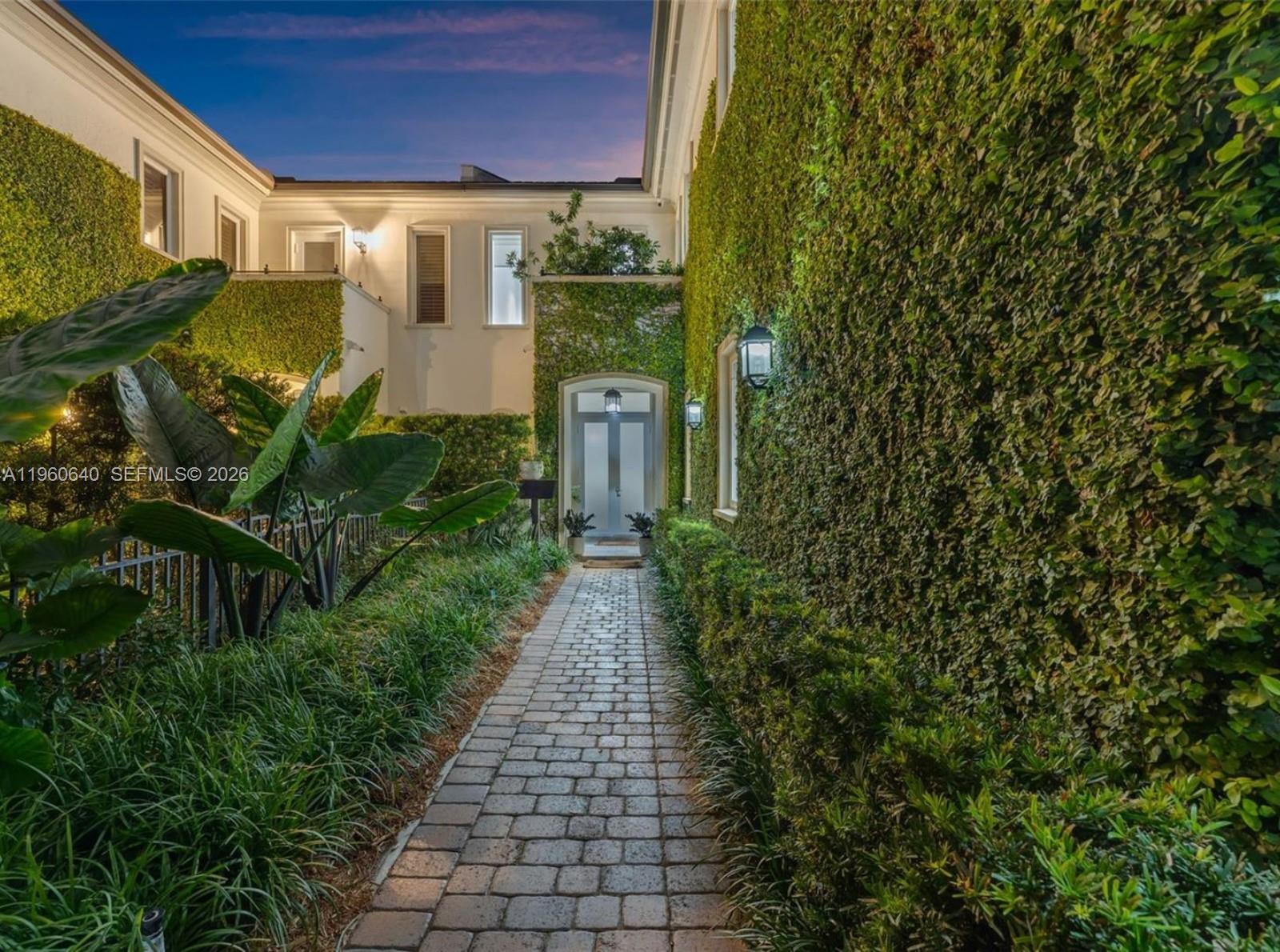 GABLES WATERWAY TOWN - Residential