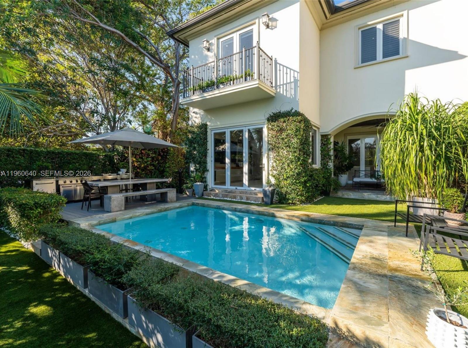 GABLES WATERWAY TOWN - Residential