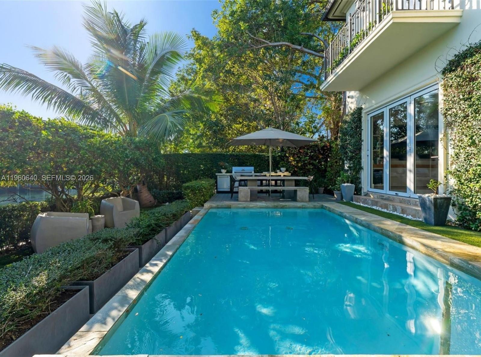 GABLES WATERWAY TOWN - Residential