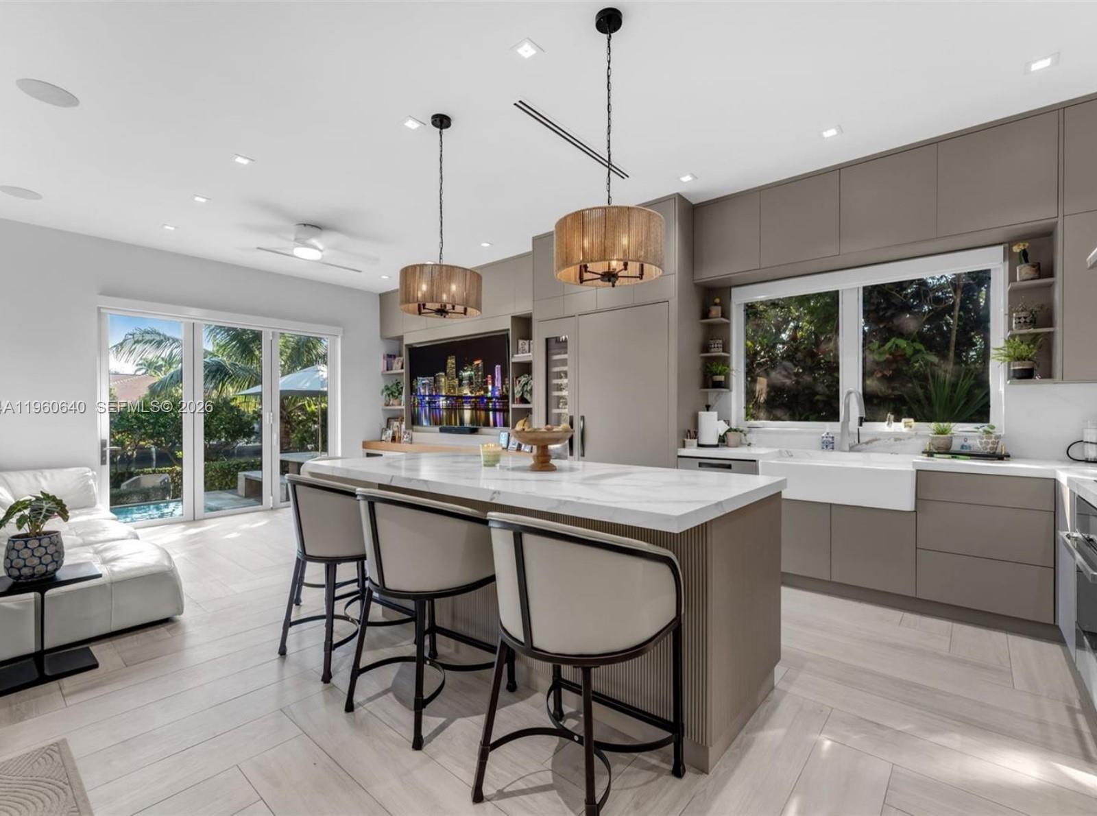 GABLES WATERWAY TOWN - Residential