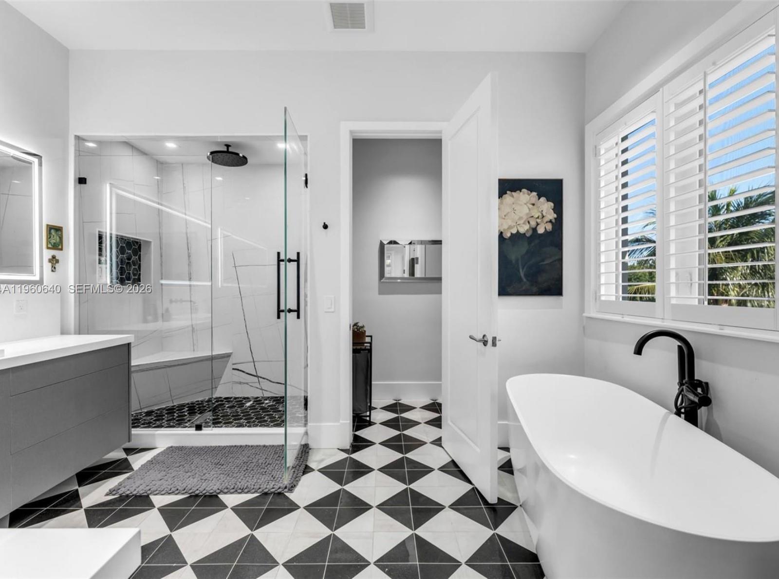 GABLES WATERWAY TOWN - Residential