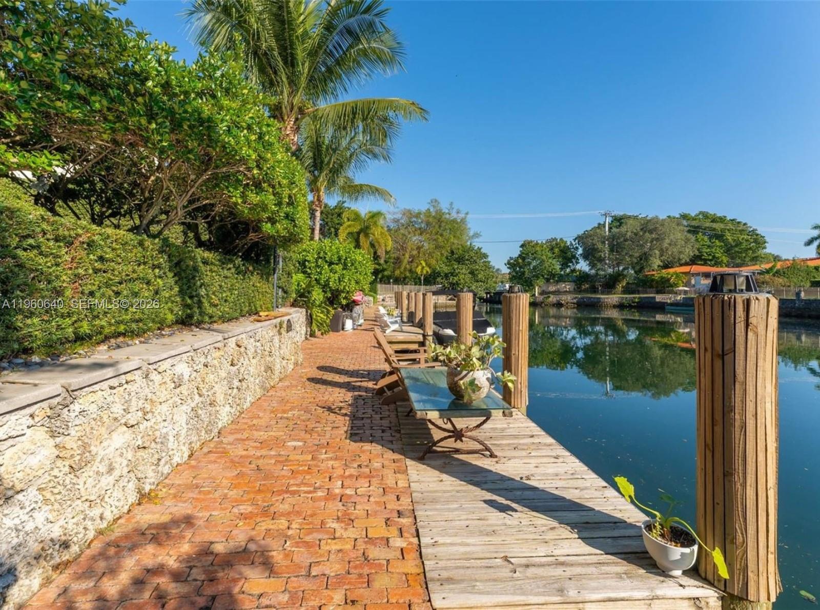 GABLES WATERWAY TOWN - Residential