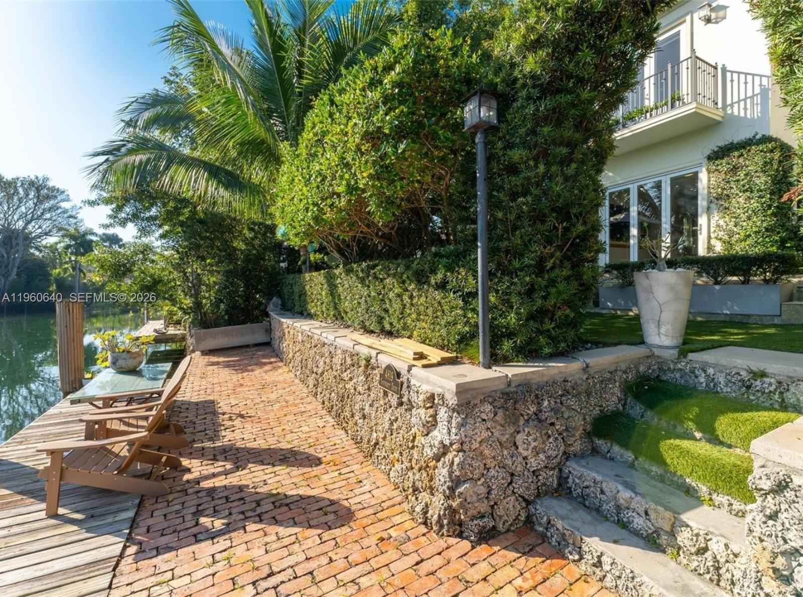 GABLES WATERWAY TOWN - Residential