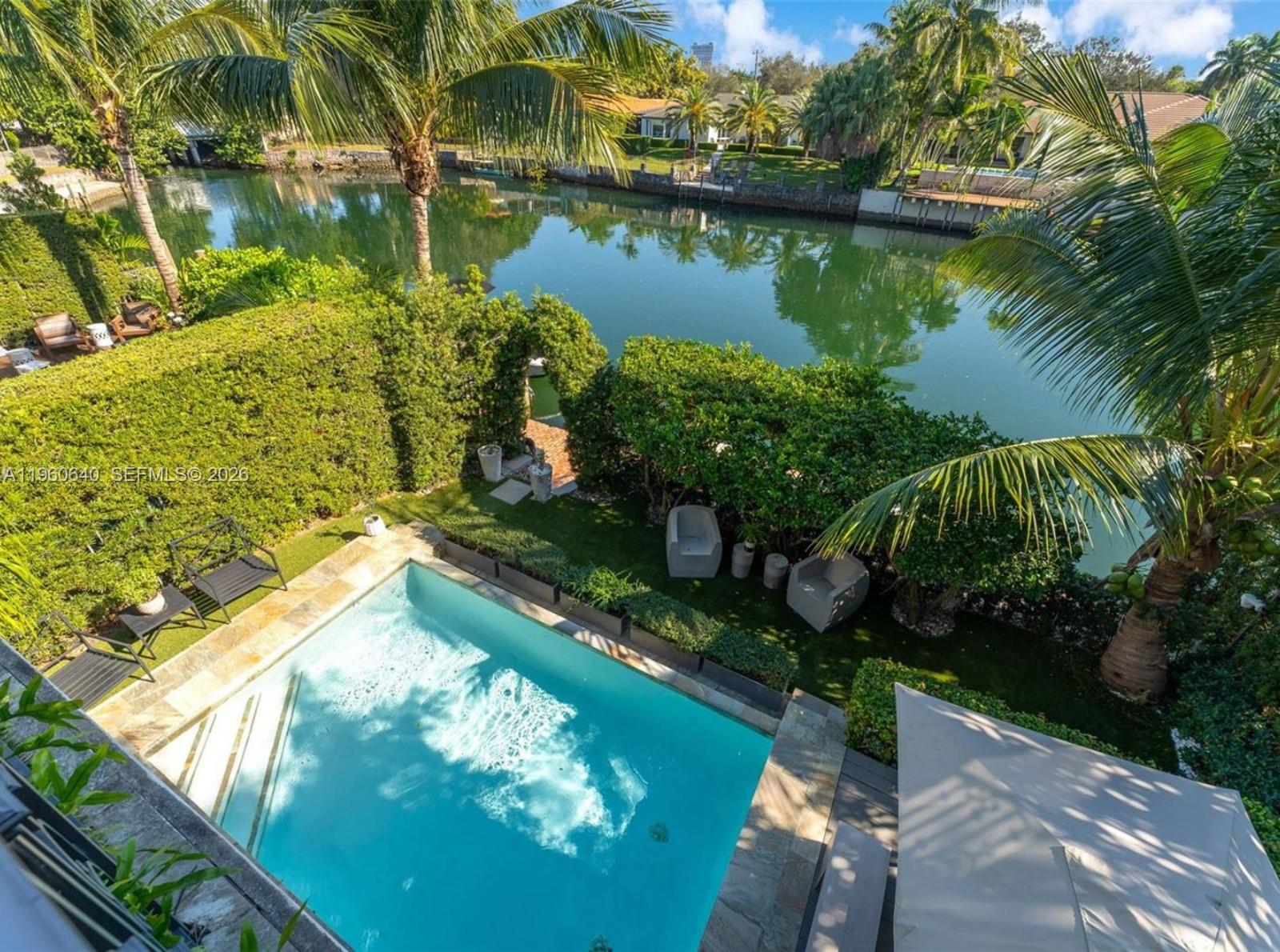 GABLES WATERWAY TOWN - Residential