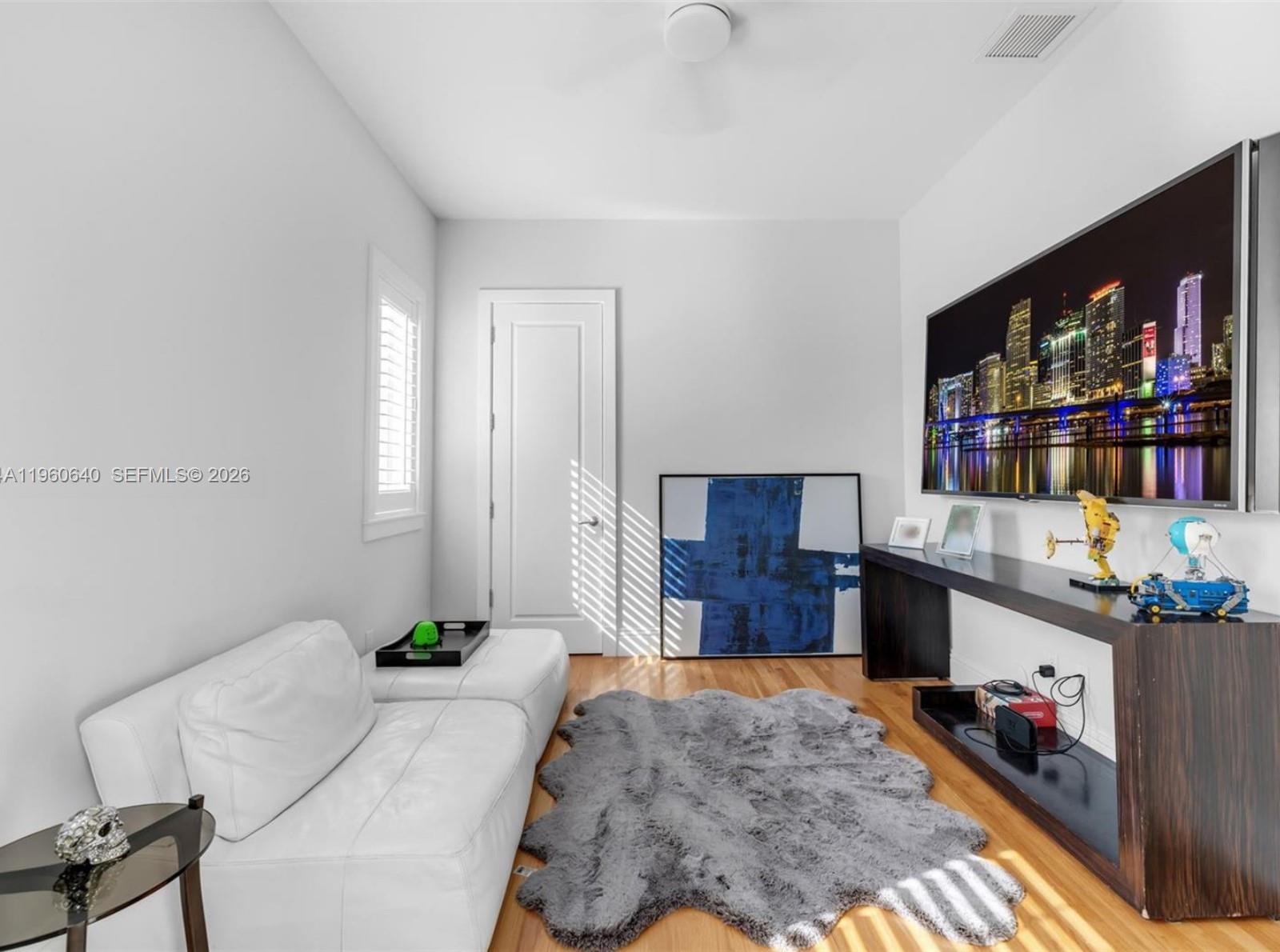 GABLES WATERWAY TOWN - Residential