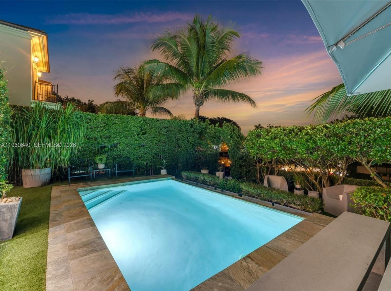 GABLES WATERWAY TOWN - Residential