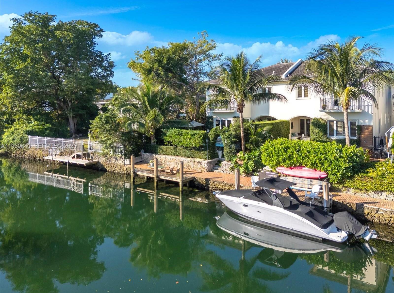 GABLES WATERWAY TOWN - Residential