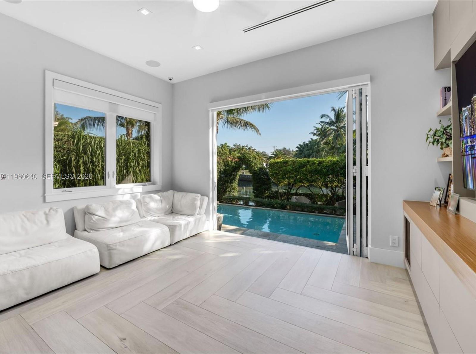 GABLES WATERWAY TOWN - Residential