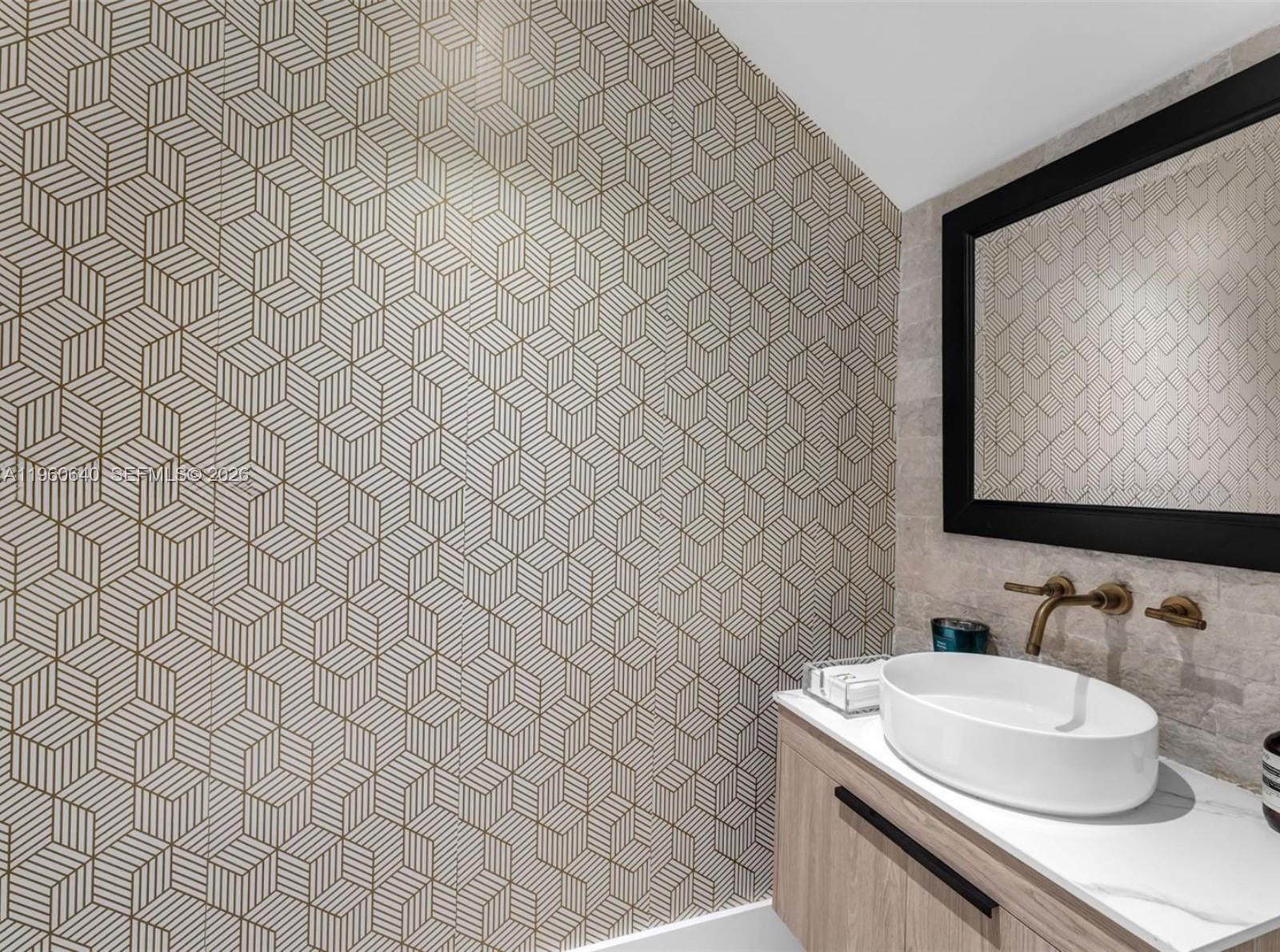 GABLES WATERWAY TOWN - Residential