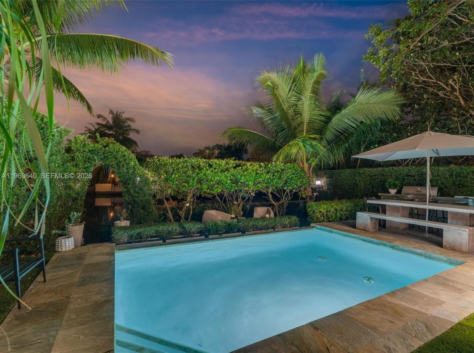 GABLES WATERWAY TOWN - Residential