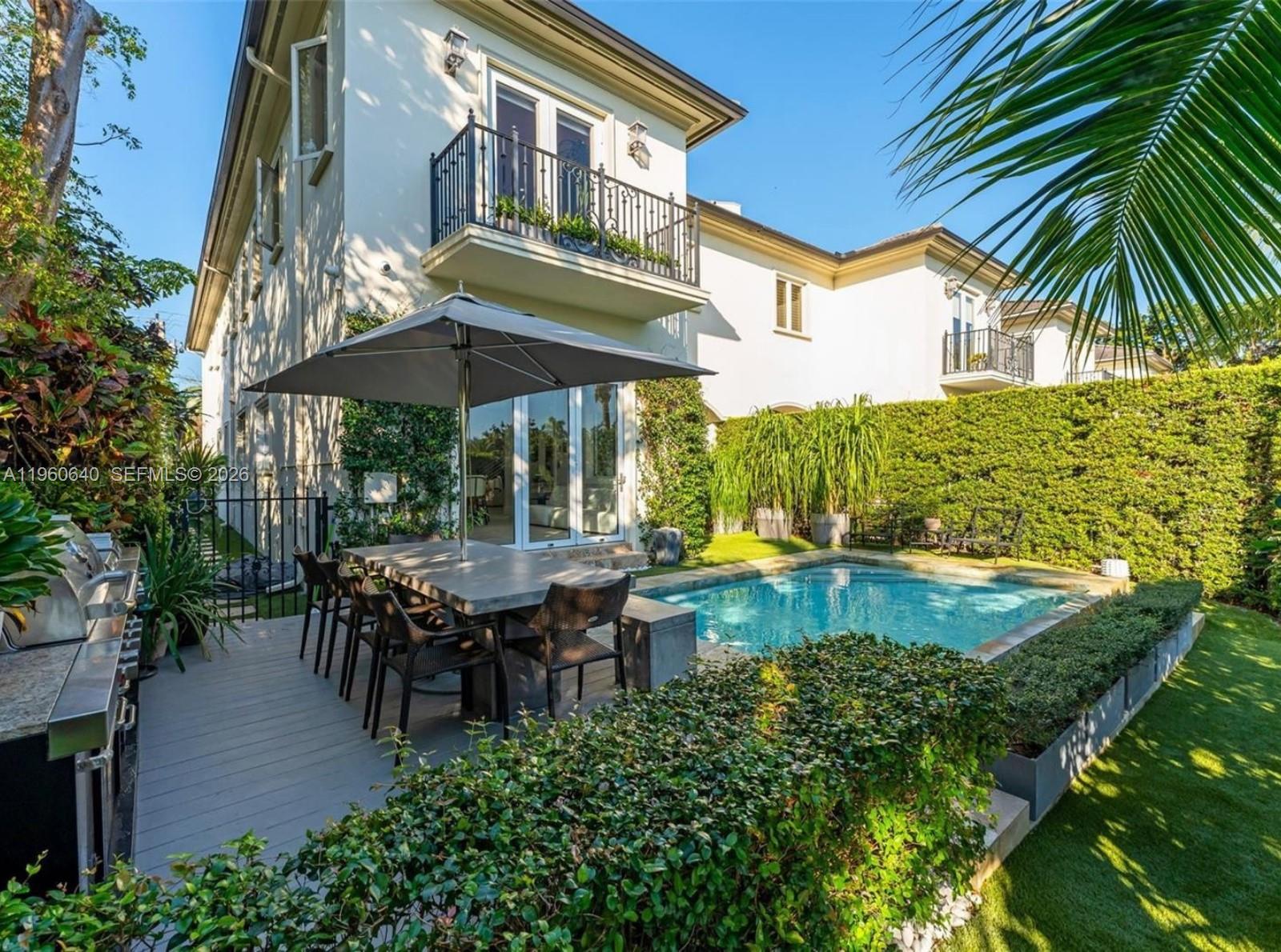 GABLES WATERWAY TOWN - Residential