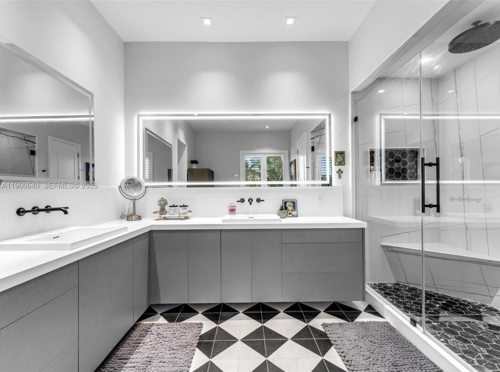 GABLES WATERWAY TOWN - Residential